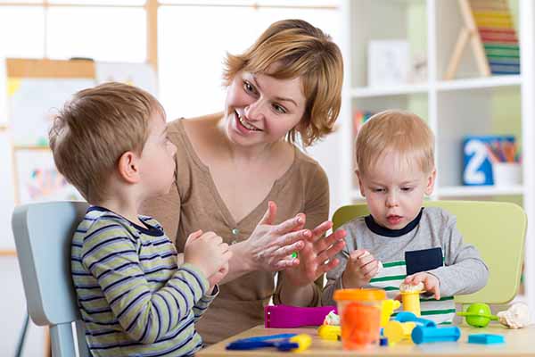 A woman teaches preschoolers in New Albany, Ohio